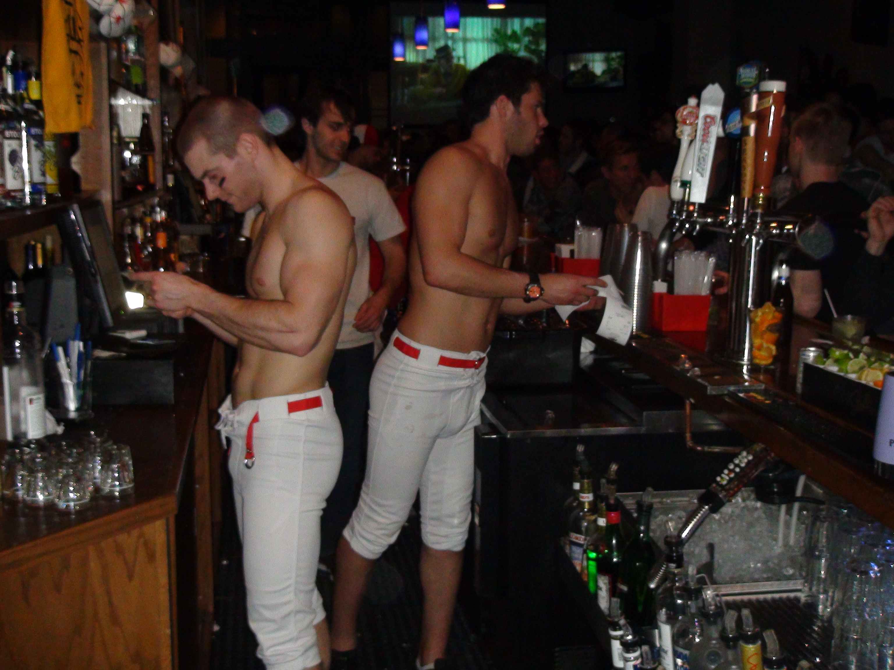 Hot Gay Bar 48