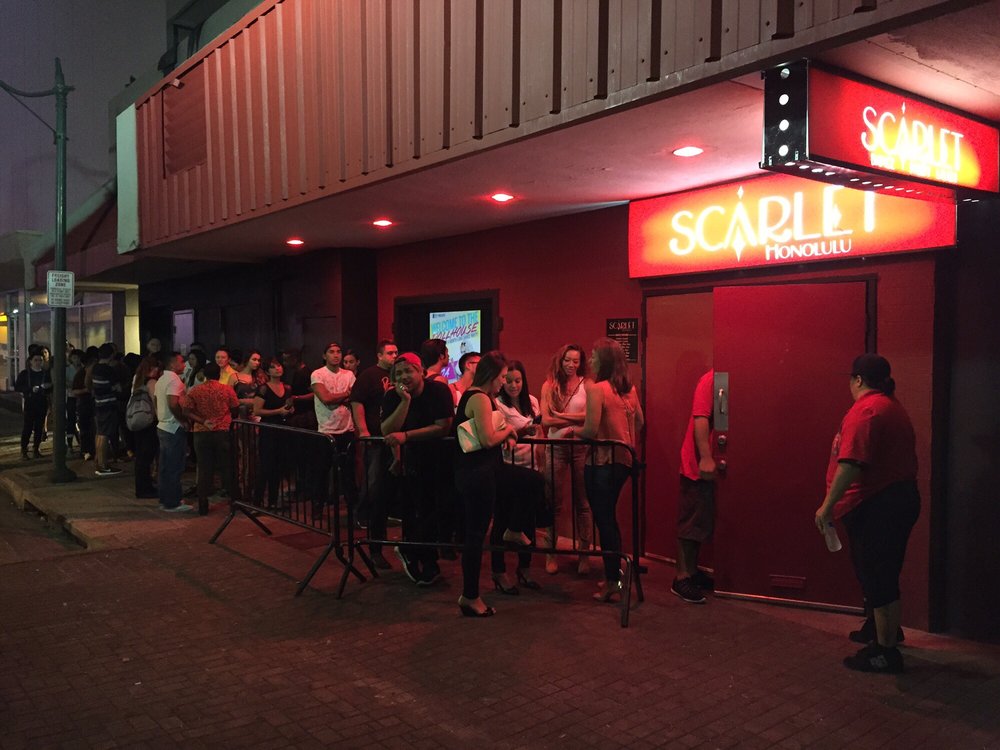 gay bar waikiki beach