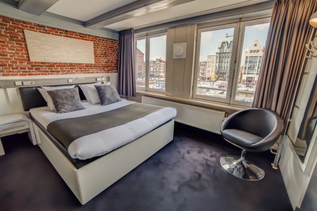 Amsterdam Gay Friendly Hotels 2022 in Warmoesstraat 3 star GayCities Amsterdam